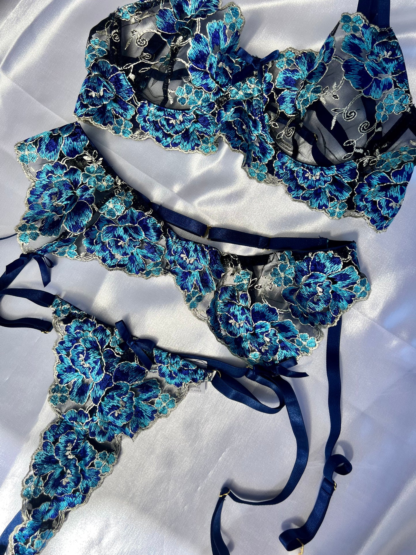 Muse-Lingerie-Blue-Pearl-Set-Limitierte-Auflage