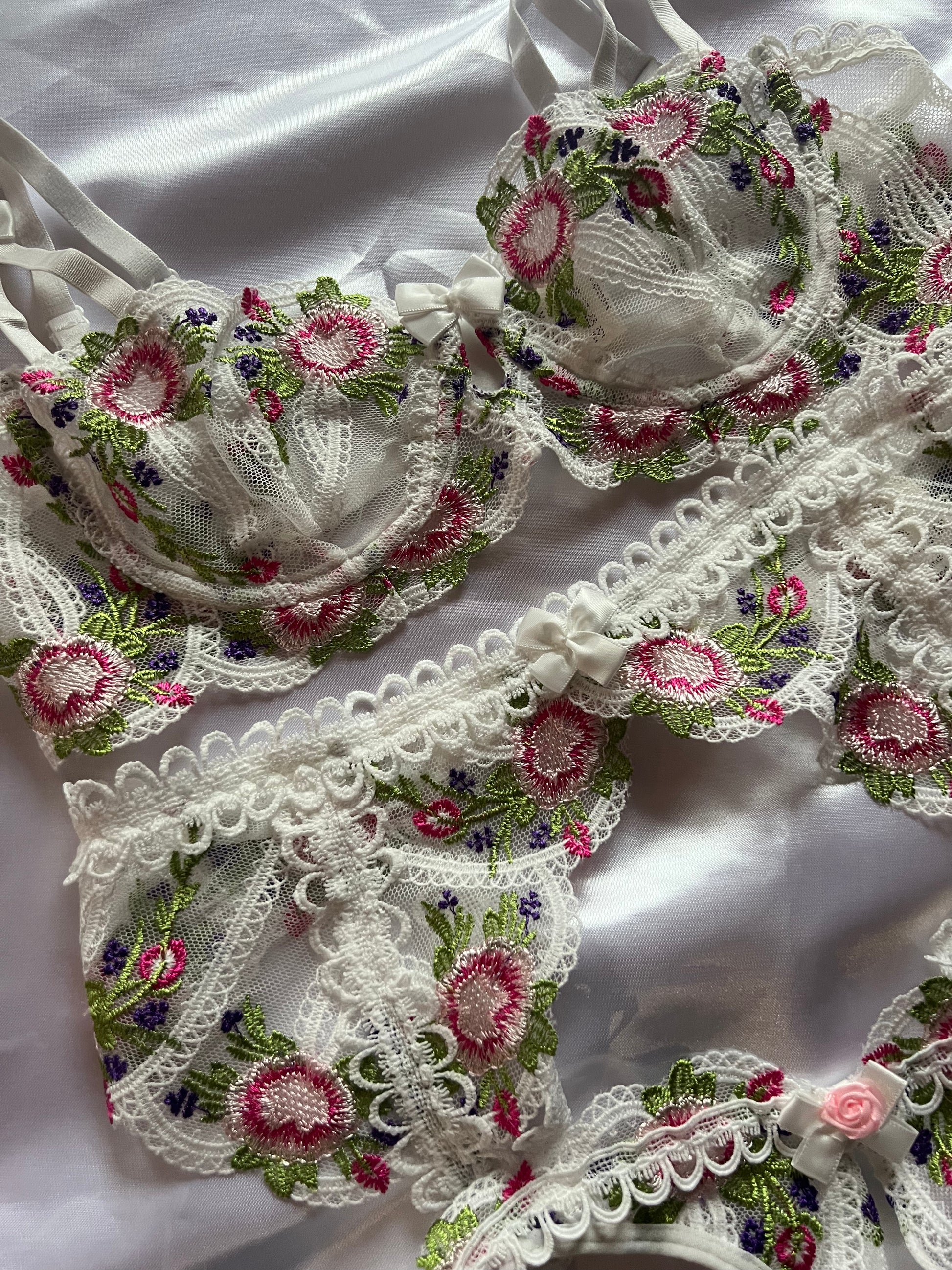 Muse-Lingerie-Snowy-Flower-Set-Limitierte-Auflage