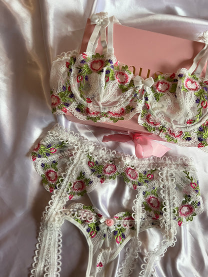 Muse-Lingerie-Snowy-Flower-Set-Limitierte-Auflage