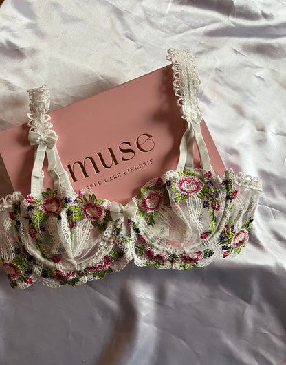 Muse-Lingerie-Snowy-Flower-Set-Limitierte-Auflage