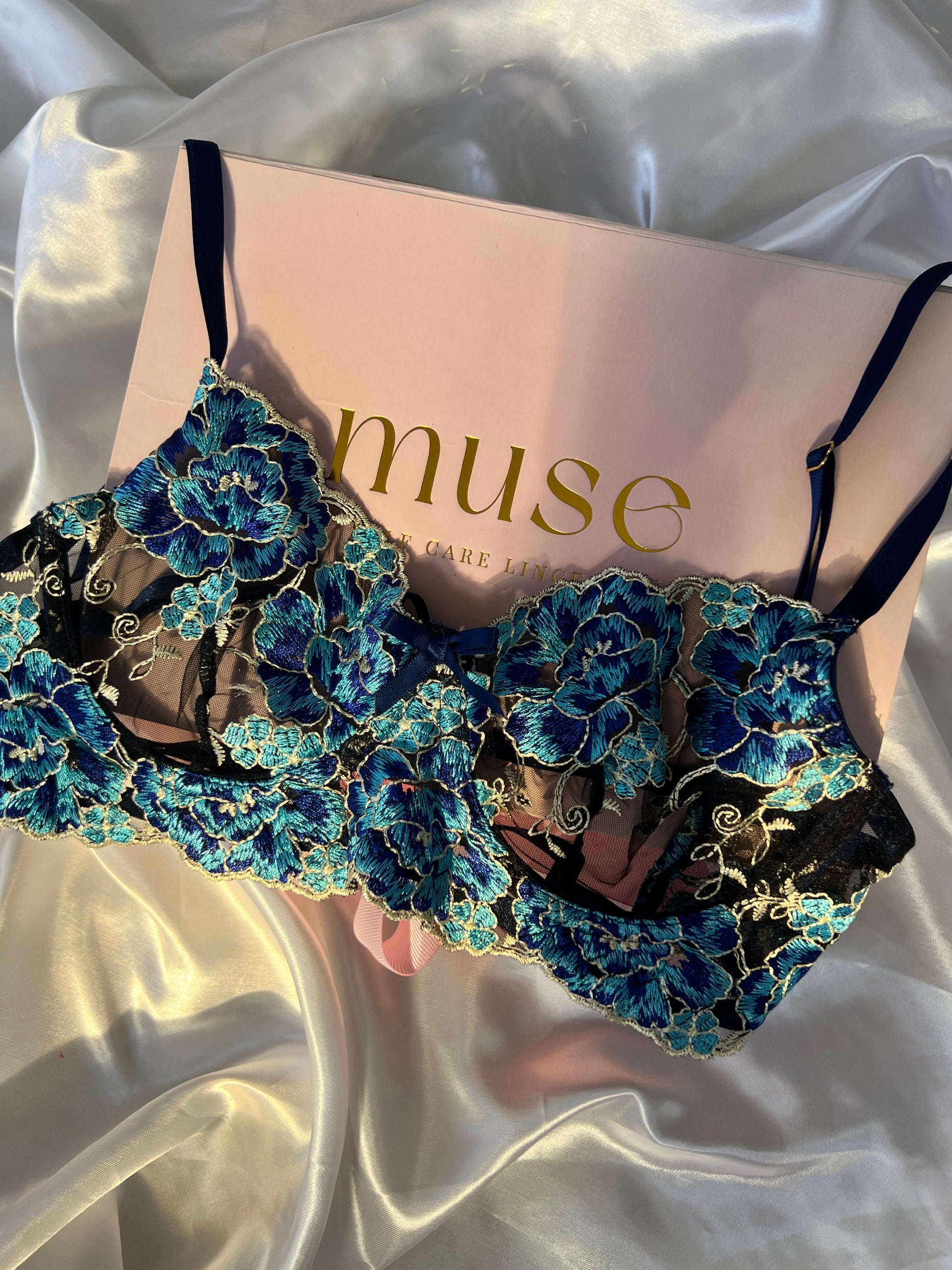 Muse-Lingerie-Blue-Pearl-Set-Limitierte-Auflage